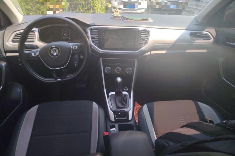 Used Volkswagen T-ROC 2019 230TSI DSG Two-Wheel-Drive Advanced Version China VI Standard Center Console