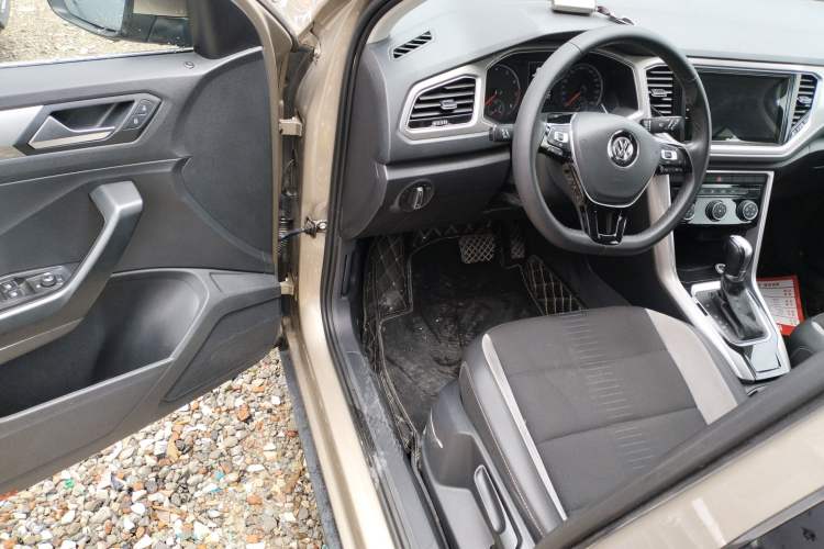 Used Volkswagen T-ROC 2019 280TSI DSG Two-Wheel Drive Advanced Version China VI Standard Driver Seat