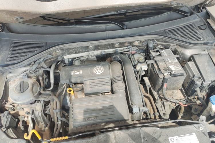 Used Volkswagen T-ROC 2019 230TSI DSG Two-Wheel Drive Advanced Version China V Standard Engine Bay