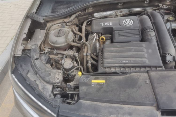 Used Volkswagen T-ROC 2019 280TSI DSG Two-Wheel Drive Comfort Version China VI Standard Engine Bay Right