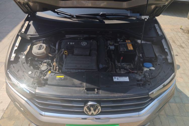 Used Volkswagen T-ROC 2019 230TSI DSG Two-Wheel-Drive Advanced Version China VI Standard Engine Bay