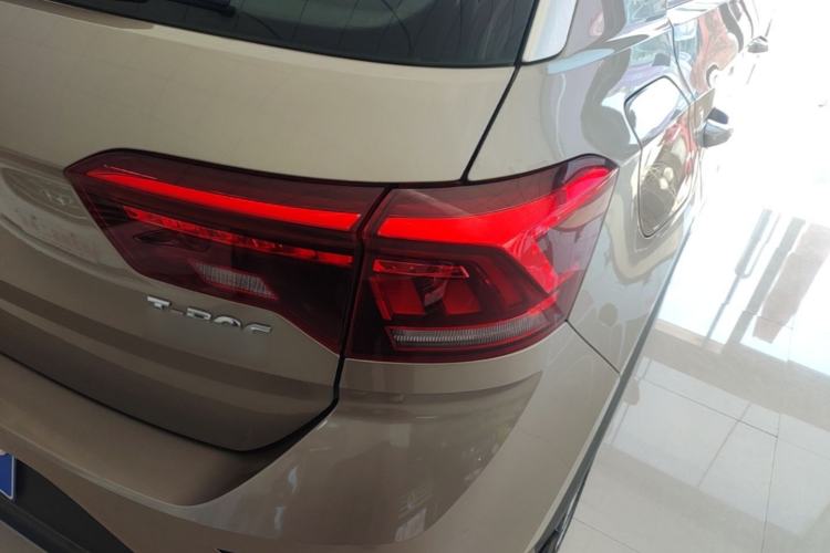 Used Volkswagen T-ROC 2019 230TSI DSG Two-Wheel Drive Advanced Version China V Standard Exterior 3
