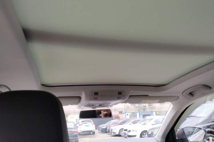 Used Volkswagen T-ROC 2019 280TSI DSG Two-Wheel Drive Advanced Version China VI Standard Headliner