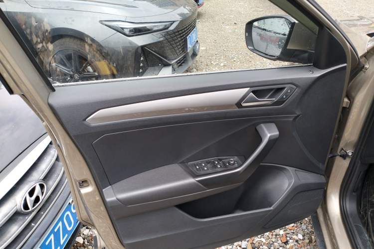 Used Volkswagen T-ROC 2019 280TSI DSG Two-Wheel Drive Advanced Version China VI Standard Left Front Door Interior