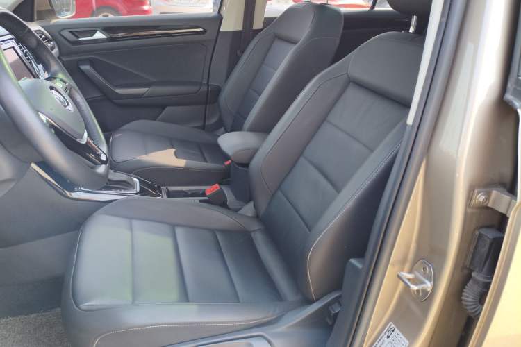 Used Volkswagen T-ROC 2019 280TSI DSG Two-Wheel Drive Comfort Version China VI Standard Left Front Seat