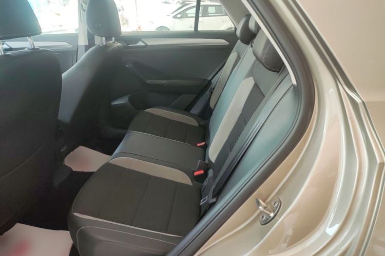 Used Volkswagen T-ROC 2019 230TSI DSG Two-Wheel Drive Advanced Version China V Standard Left Rear Seat