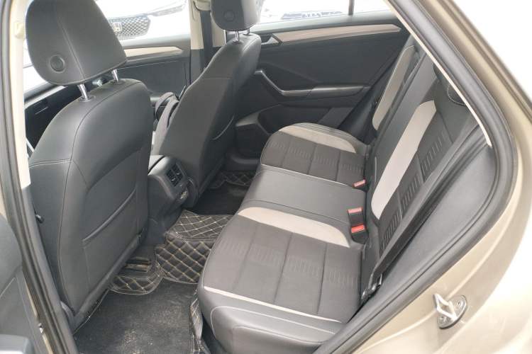 Used Volkswagen T-ROC 2019 280TSI DSG Two-Wheel Drive Advanced Version China VI Standard Left Rear Seat