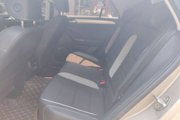 Used Volkswagen T-ROC 2019 230TSI DSG Two-Wheel-Drive Advanced Version China VI Standard Left Rear Seat