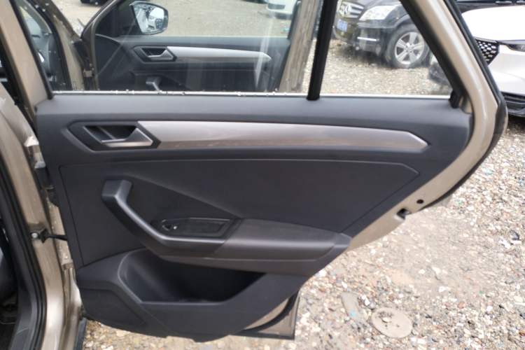 Used Volkswagen T-ROC 2019 280TSI DSG Two-Wheel Drive Advanced Version China VI Standard Right Rear Door Interior
