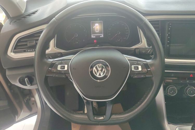 Used Volkswagen T-ROC 2019 230TSI DSG Two-Wheel Drive Advanced Version China V Standard Steering Wheel
