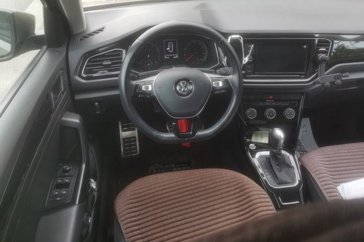 Used Volkswagen T-ROC 2019 280TSI DSG Two-Wheel Drive Comfort Version China VI Standard Steering Wheel