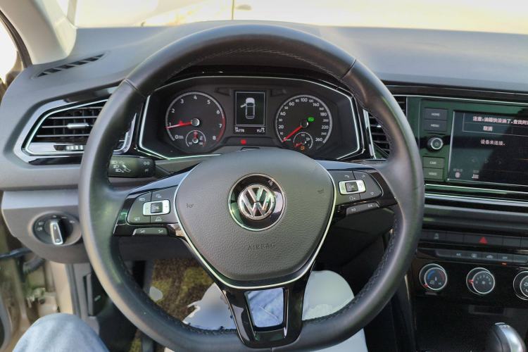 Used Volkswagen T-ROC 2019 280TSI DSG Two-Wheel Drive Comfort Version China VI Standard Steering Wheel