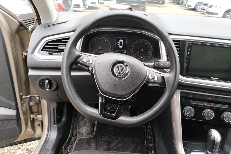 Used Volkswagen T-ROC 2019 280TSI DSG Two-Wheel Drive Advanced Version China VI Standard Steering Wheel