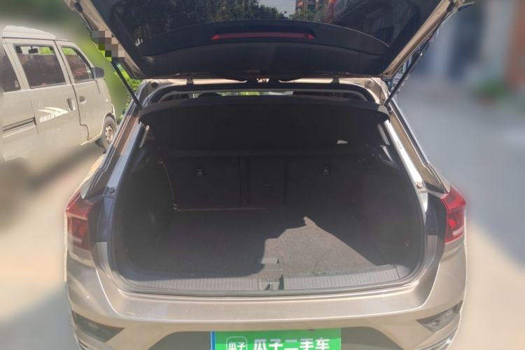 Used Volkswagen T-ROC 2019 230TSI DSG Two-Wheel-Drive Advanced Version China VI Standard Trunk