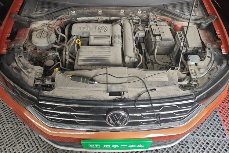 Used Volkswagen T-ROC 2019 230TSI DSG Two-Wheel-Drive Advanced Version China VI Standard Engine Bay