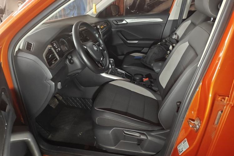 Used Volkswagen T-ROC 2019 230TSI DSG Two-Wheel-Drive Advanced Version China VI Standard Left Front Seat