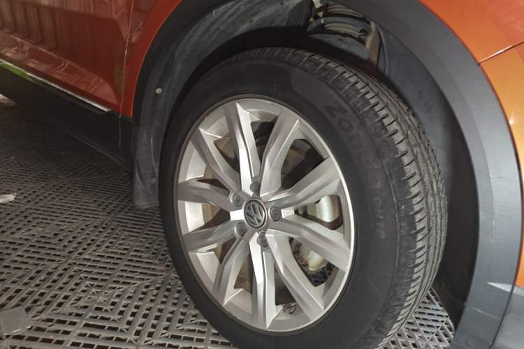 Used Volkswagen T-ROC 2019 230TSI DSG Two-Wheel-Drive Advanced Version China VI Standard Right Front Wheel Hub