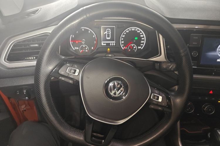 Used Volkswagen T-ROC 2019 230TSI DSG Two-Wheel-Drive Advanced Version China VI Standard Steering Wheel