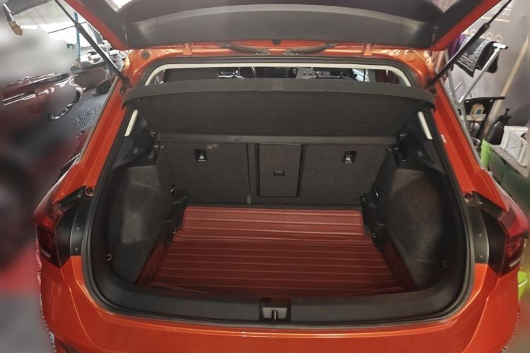 Used Volkswagen T-ROC 2019 230TSI DSG Two-Wheel-Drive Advanced Version China VI Standard Trunk