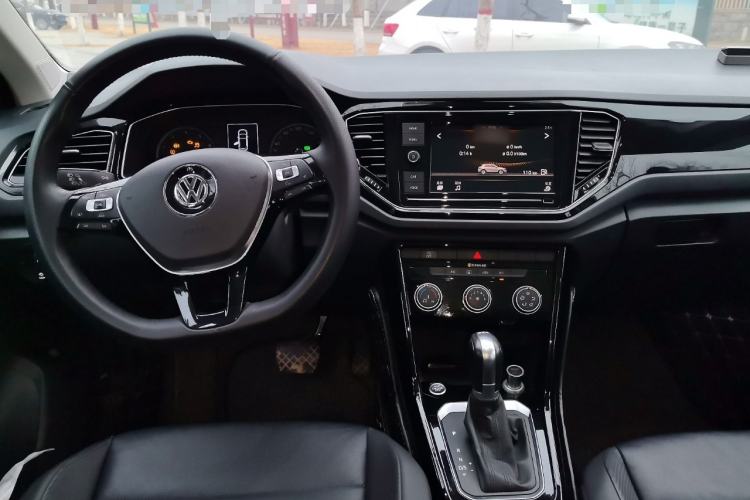 Used Volkswagen T-ROC 2019 280TSI DSG Two-Wheel Drive Comfort Version China VI Standard Center Console