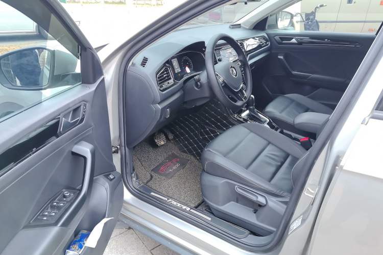 Used Volkswagen T-ROC 2019 280TSI DSG Two-Wheel Drive Comfort Version China VI Standard Driver Seat