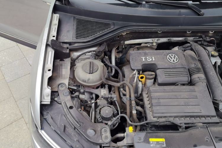 Used Volkswagen T-ROC 2019 280TSI DSG Two-Wheel Drive Comfort Version China VI Standard Engine Bay Right