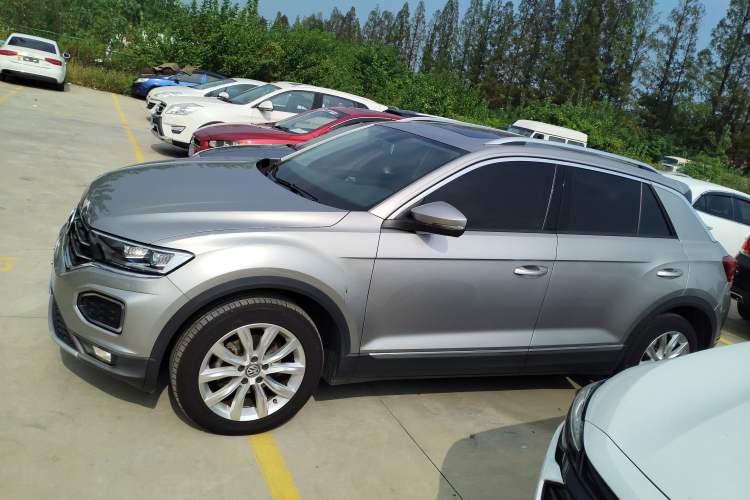 Used Volkswagen T-ROC 2019 230TSI DSG Two-Wheel-Drive Advanced Version China VI Standard Exterior 3