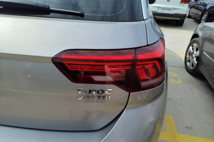 Used Volkswagen T-ROC 2019 230TSI DSG Two-Wheel-Drive Advanced Version China VI Standard Exterior 6