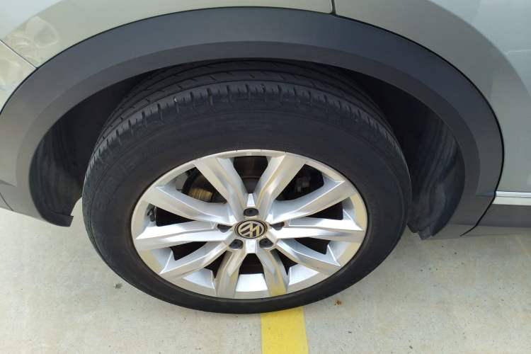 Used Volkswagen T-ROC 2019 230TSI DSG Two-Wheel-Drive Advanced Version China VI Standard Exterior 8