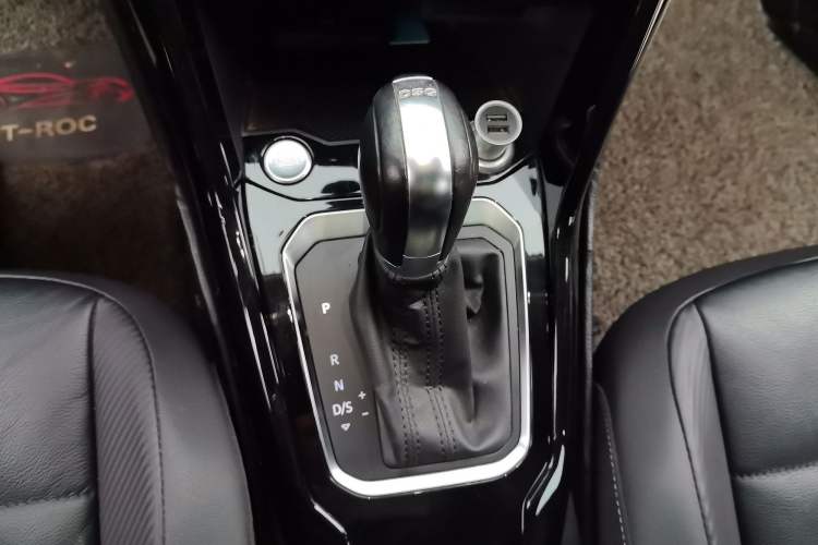 Used Volkswagen T-ROC 2019 280TSI DSG Two-Wheel Drive Comfort Version China VI Standard Gear Lever