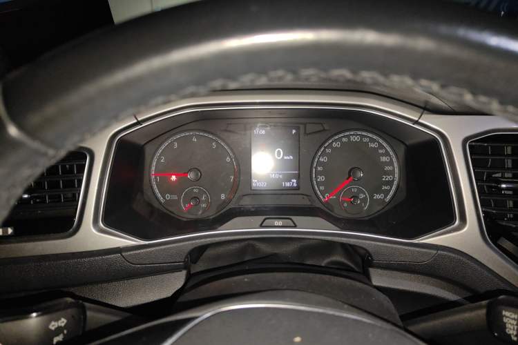 Used Volkswagen T-ROC 2019 230TSI DSG Two-Wheel-Drive Advanced Version China VI Standard Instrument Cluster