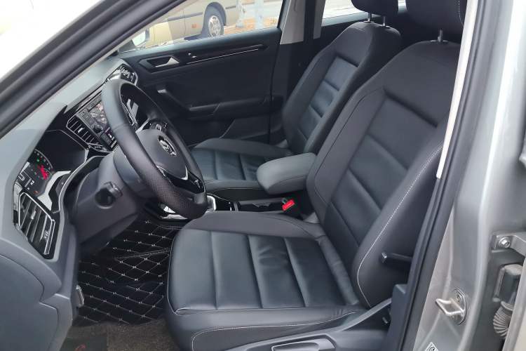 Used Volkswagen T-ROC 2019 280TSI DSG Two-Wheel Drive Comfort Version China VI Standard Left Front Seat