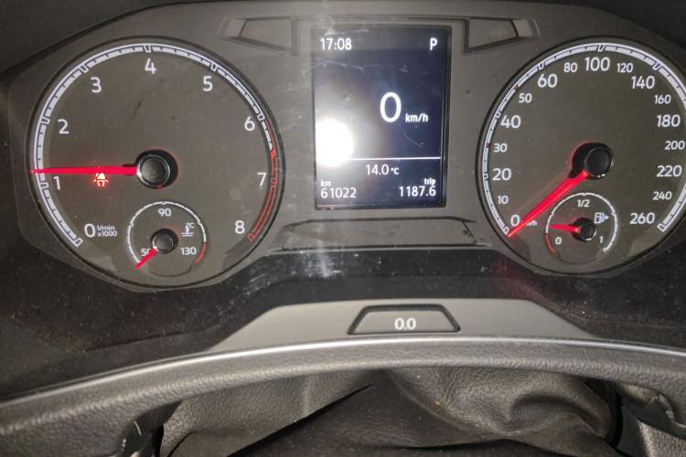 Used Volkswagen T-ROC 2019 230TSI DSG Two-Wheel-Drive Advanced Version China VI Standard Odometer Close Up