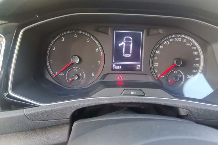 Used Volkswagen T-ROC 2019 280TSI DSG Two-Wheel Drive Comfort Version China VI Standard Odometer Close Up