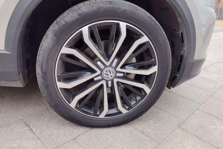 Used Volkswagen T-ROC 2019 280TSI DSG Two-Wheel Drive Comfort Version China VI Standard Right Front Wheel Hub