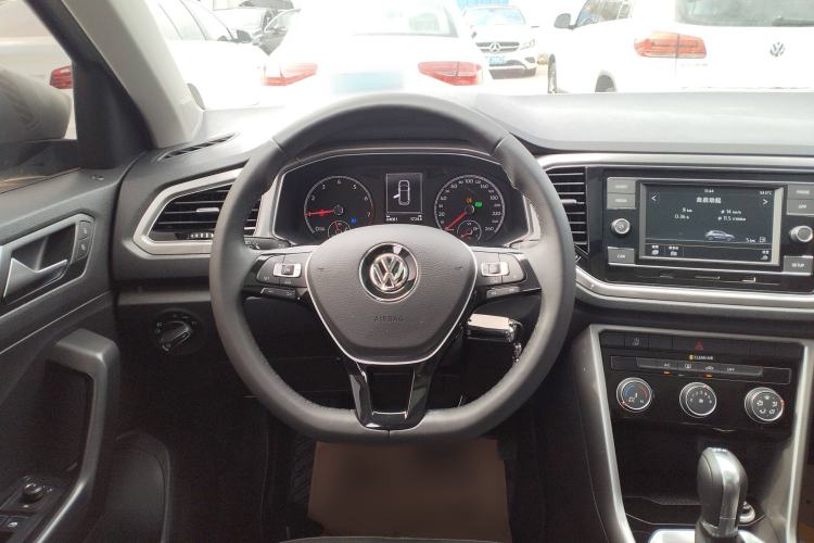 Used Volkswagen T-ROC 2019 230TSI DSG Two-Wheel-Drive Advanced Version China VI Standard Steering Wheel