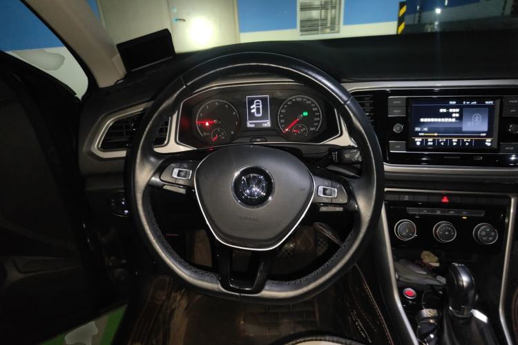 Used Volkswagen T-ROC 2019 230TSI DSG Two-Wheel-Drive Advanced Version China VI Standard Steering Wheel