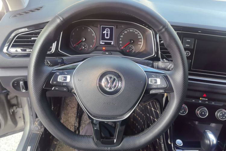 Used Volkswagen T-ROC 2019 280TSI DSG Two-Wheel Drive Comfort Version China VI Standard Steering Wheel