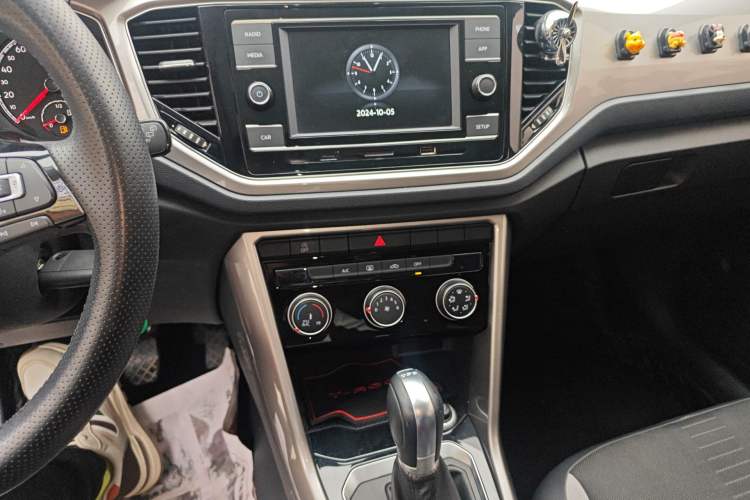 Used Volkswagen T-ROC 2019 230TSI DSG Two-Wheel-Drive Advanced Version China VI Standard Audio And AC Panel