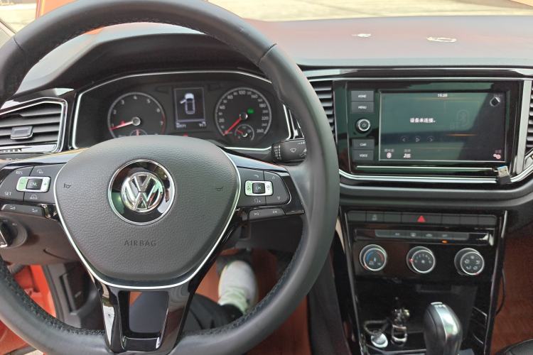 Used Volkswagen T-ROC 2019 280TSI DSG Two-Wheel Drive Comfort Version China VI Standard Center Console