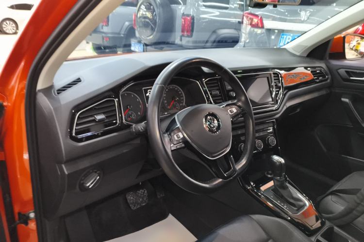 Used Volkswagen T-ROC 2019 280TSI DSG Two-Wheel Drive Comfort Version China VI Standard Center Console