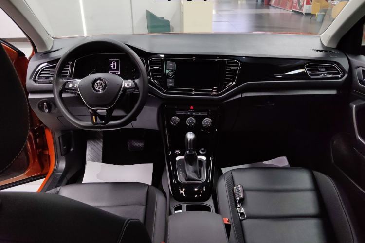 Used Volkswagen T-ROC 2019 280TSI DSG Two-Wheel Drive Comfort Version China VI Standard Center Console