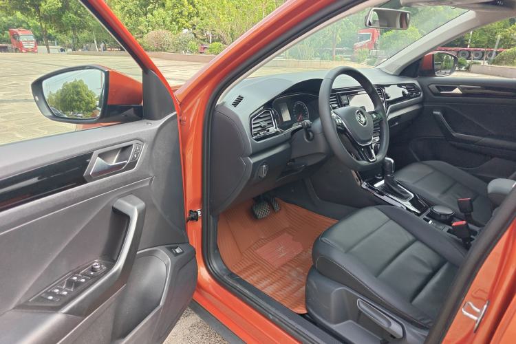 Used Volkswagen T-ROC 2019 280TSI DSG Two-Wheel Drive Comfort Version China VI Standard Driver Seat