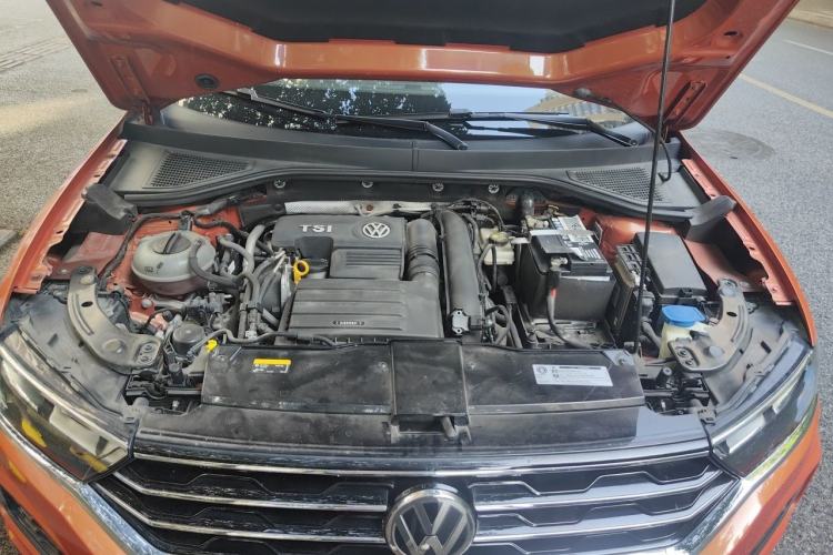 Used Volkswagen T-ROC 2019 280TSI DSG Two-Wheel Drive Comfort Version China VI Standard Engine Bay