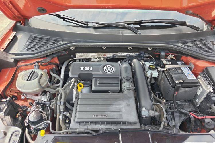 Used Volkswagen T-ROC 2019 280TSI DSG Two-Wheel Drive Comfort Version China VI Standard Engine Bay