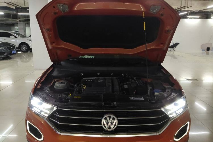 Used Volkswagen T-ROC 2019 230TSI DSG Two-Wheel-Drive Advanced Version China VI Standard Engine Bay