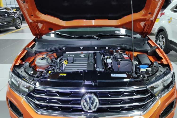 Used Volkswagen T-ROC 2019 280TSI DSG Two-Wheel Drive Comfort Version China VI Standard Engine Bay