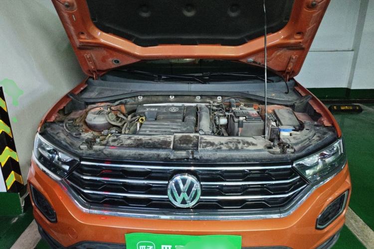 Used Volkswagen T-ROC 2019 280TSI DSG Two-Wheel Drive Comfort Version China VI Standard Engine Bay