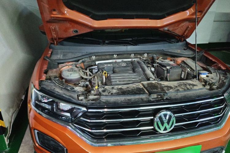 Used Volkswagen T-ROC 2019 280TSI DSG Two-Wheel Drive Comfort Version China VI Standard Engine Bay Right