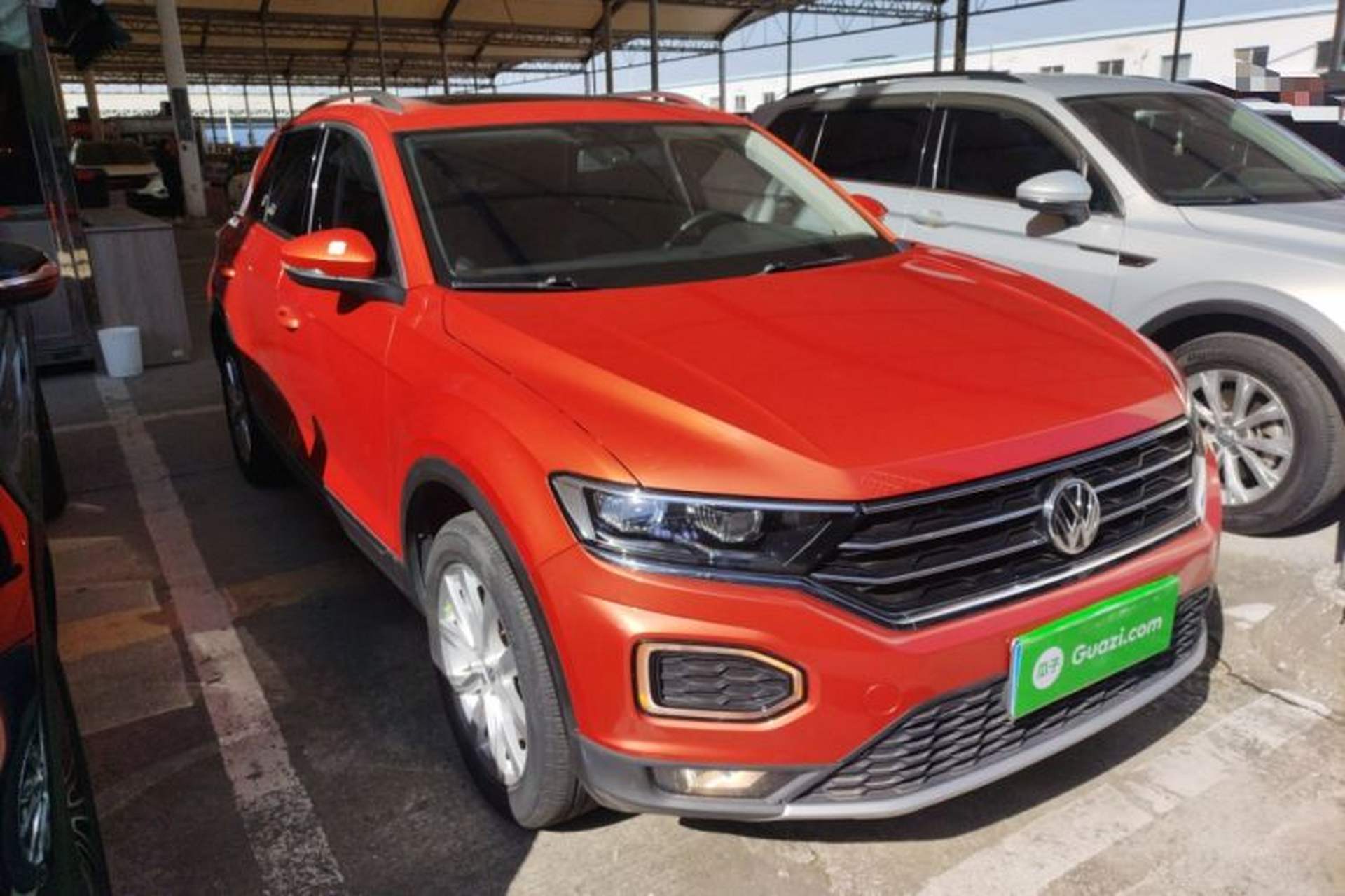 Used Volkswagen T-ROC 2019 230TSI DSG Two-Wheel-Drive Advanced Version China VI Standard Exterior 2